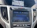 A 2017 Acura TLX dashboard with a display screen showing "No Device Connected" and controls for audio and climate settings