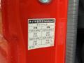 A label on a 2001 Toyota Dyna displaying tire pressure specifications and tire sizes in Japanese