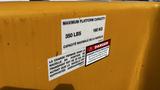 A warning label on a platform indicating the maximum capacity of 350 lbs and 160 kg for a 2009 International 4300 vehicle